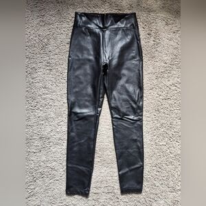 Abercrombie & Fitch Black Skinny Pants with Streamlined Fit